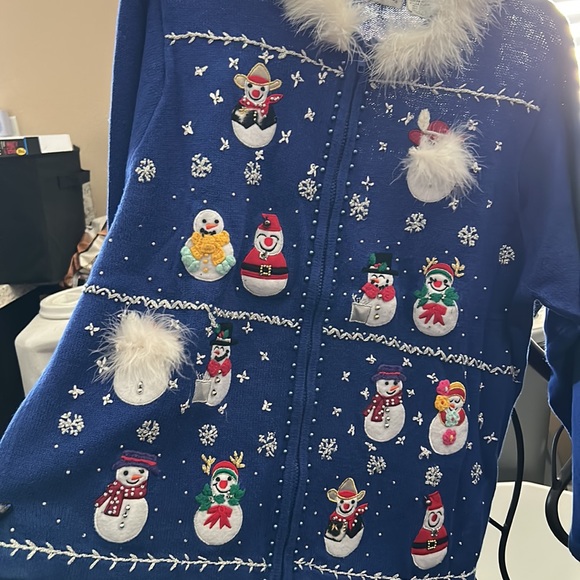 Victoria Jones Christmas sweater - Picture 3 of 8